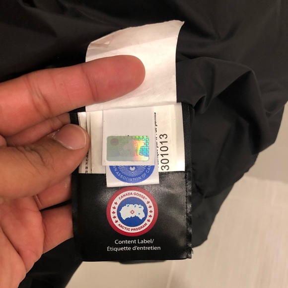 Authentic Canada Goose Wyndham Parka - Picture 8 of 8
